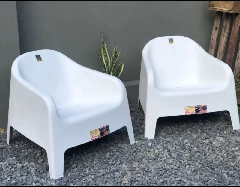 2-Sillones-SKARPO---Mesa-color-BLANCO